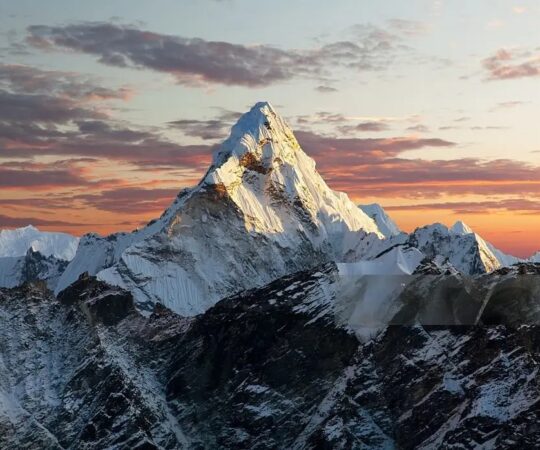 Everest Base Camp trek food safety tips for high-altitude hikers.